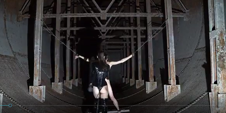 Goede Femdomproducties: Mistress Firewolf (Berlijn)