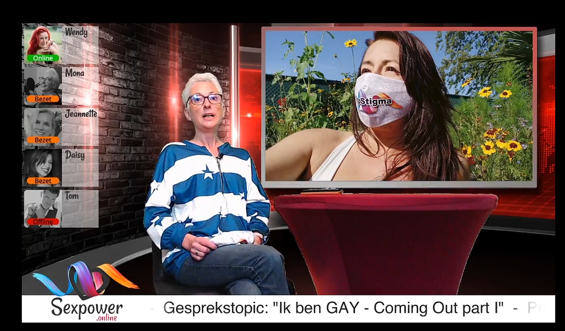 Mona, de host van SexPower Live