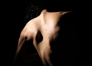 Voor jouw Meesteres? Wéér een professionele naaktfotograaf