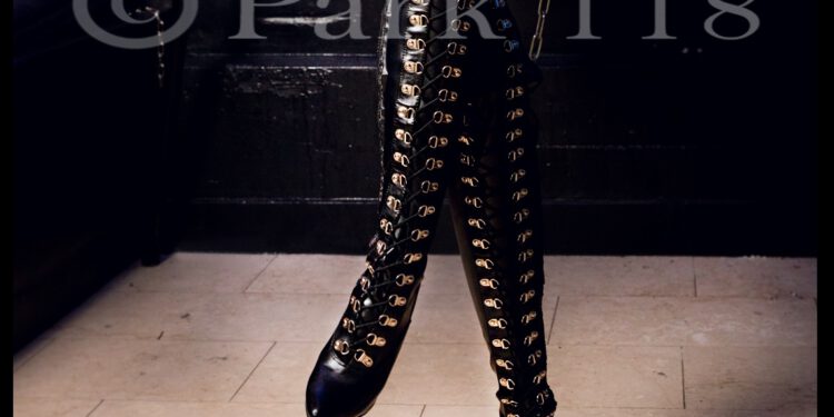 Hoe moeilijk is het, gesp-ringen tellen van Sofia’s Meesteressenlaarzen?