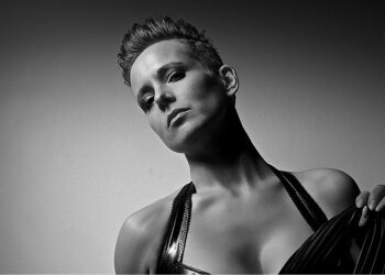 Mistress Eve doet een Twitterspelletje met je…