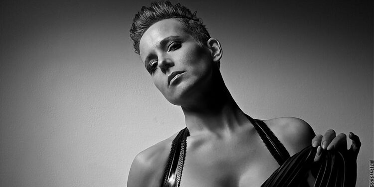 Mistress Eve doet een Twitterspelletje met je…