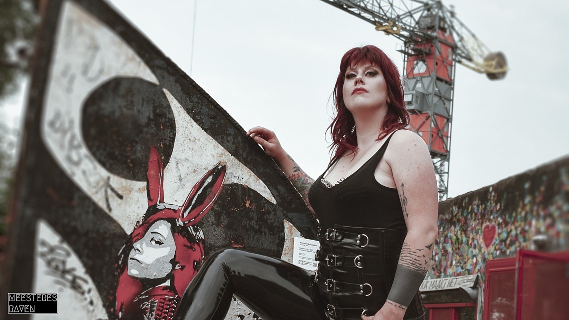 Een van de prachtplaten op de site van Meesteres Raven site Meesteres Raven