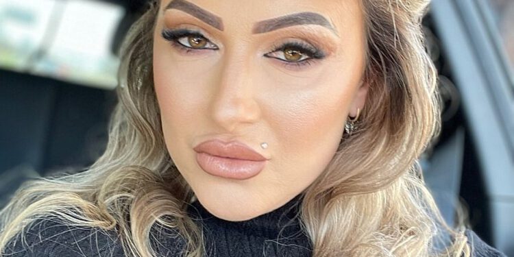 Meesteres Elena alleen deze week nog te boeken (06nr. inside)