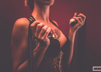 Lady Syene, half-Française, half-Nederlands …