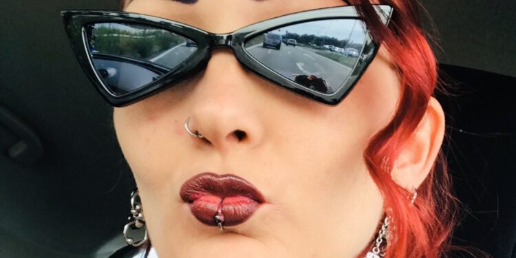 Zet jezelf op de wachtlijst van Mistress Poison!