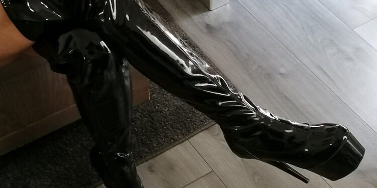 Meesteres Lola Savage ontvangt weer!! (Alkmaar en Zaandam, 7/7!)