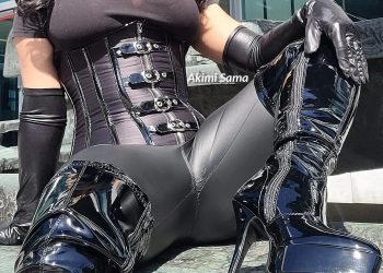 Nieuwe, eigen, professionele énnn… mooie site Akimi Sama!