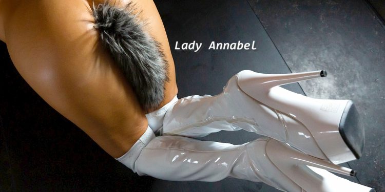 Lady Annabel bespreekt in haar column… Petplay!