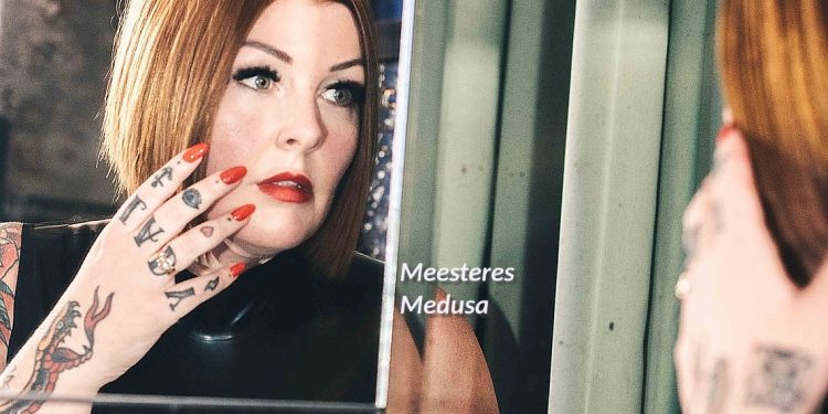 “As g’et mo wet!” – Meesteres Medusa schrijft columns