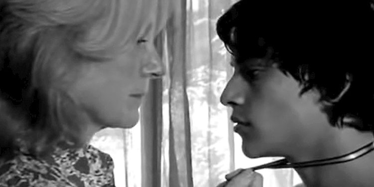 KlapjesTV | Eindelijk gevonden! VERFOLGT (2006 – Angelina Maccarone)