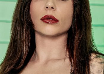 Rijke pief droomt van Queen Chiarabella. Dus…