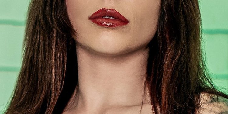 Rijke pief droomt van Queen Chiarabella. Dus…