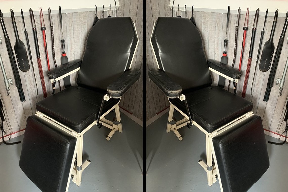 Te koop: BDSM behandelstoel