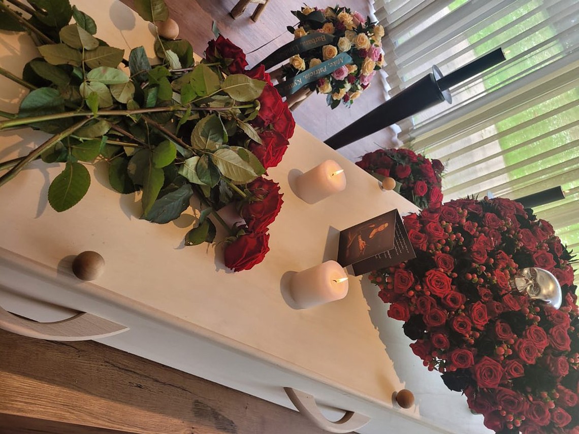 Meesteres Kim gecremeerd